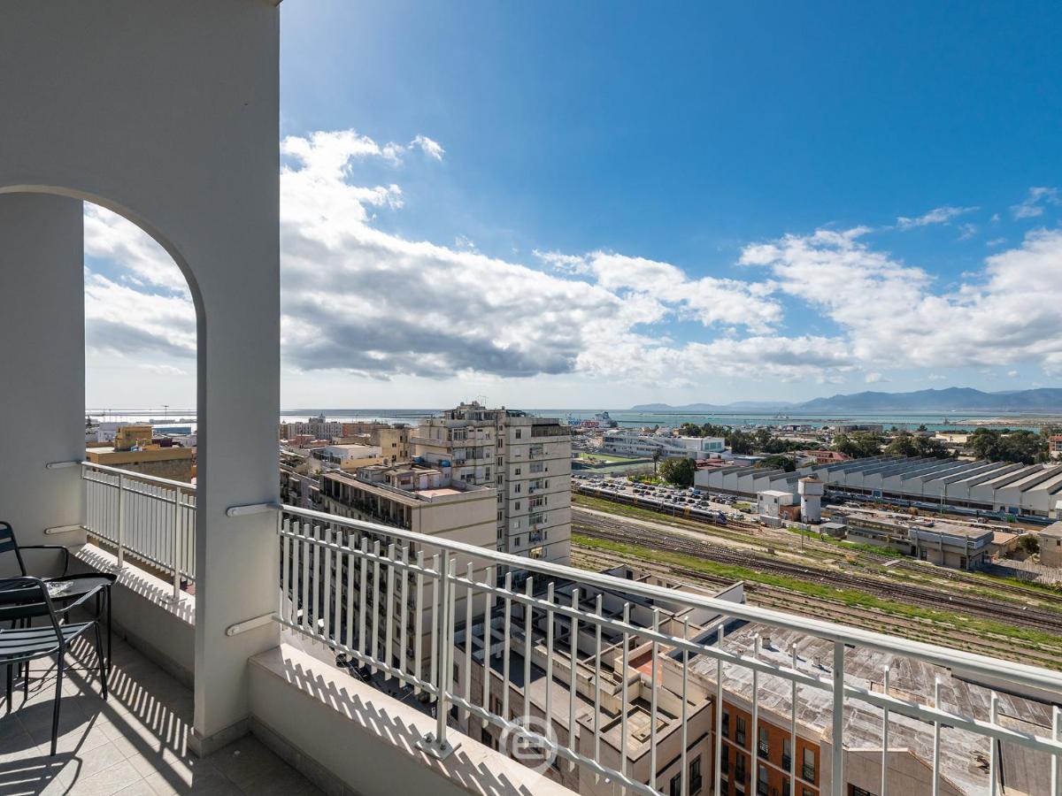 Harbor View Apartment Кальярі Екстер'єр фото
