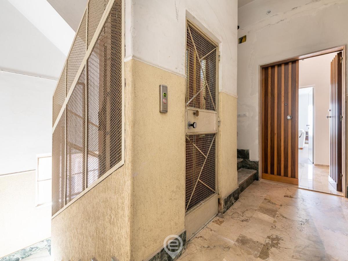 Harbor View Apartment Кальярі Екстер'єр фото